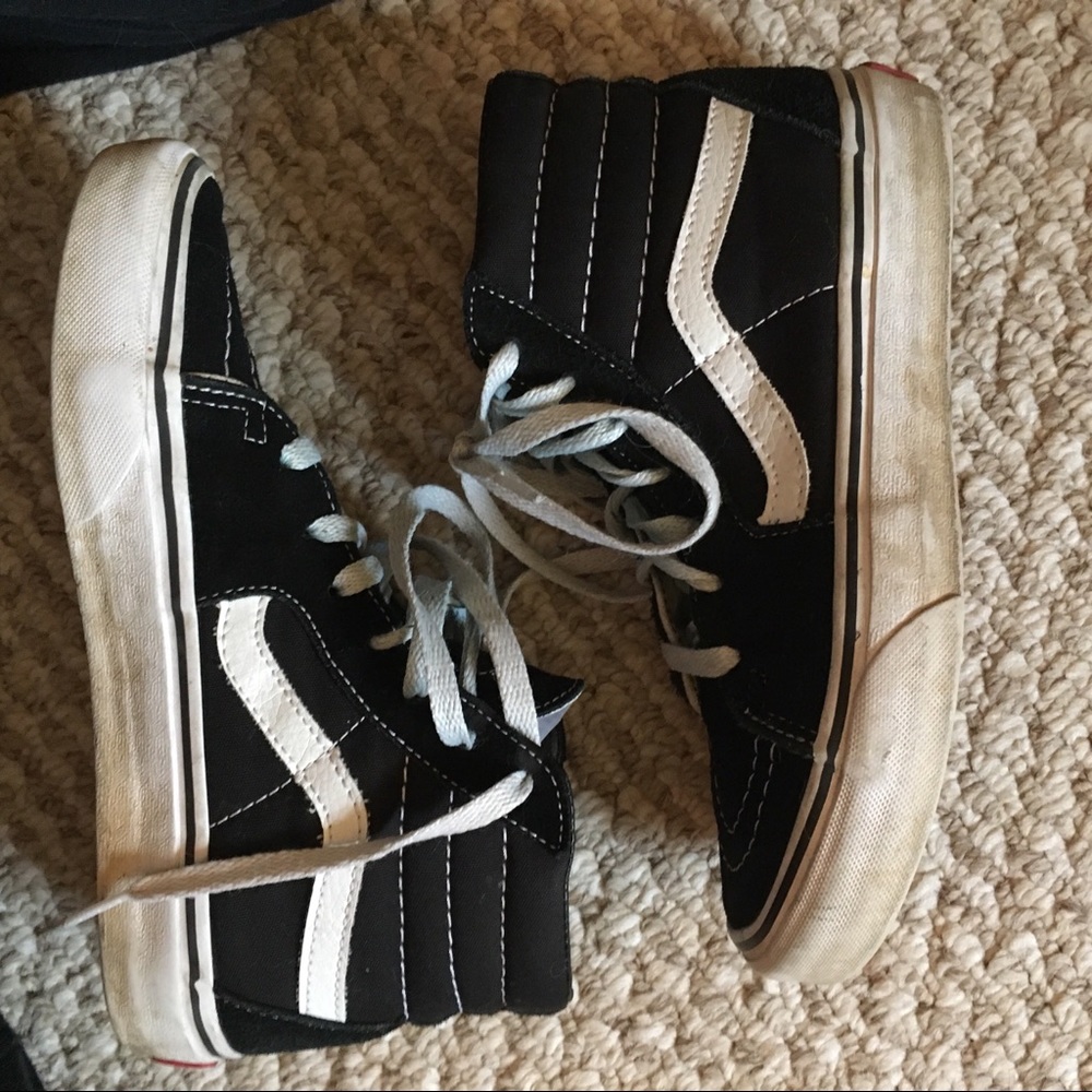 black and white sk8 hi vans